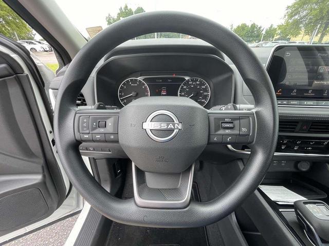 Photo of 2025 Glacier White Nissan Rogue