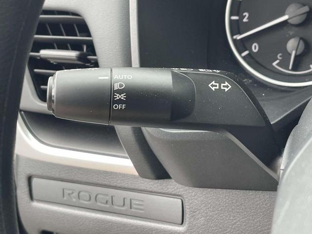 Photo of 2025 Glacier White Nissan Rogue