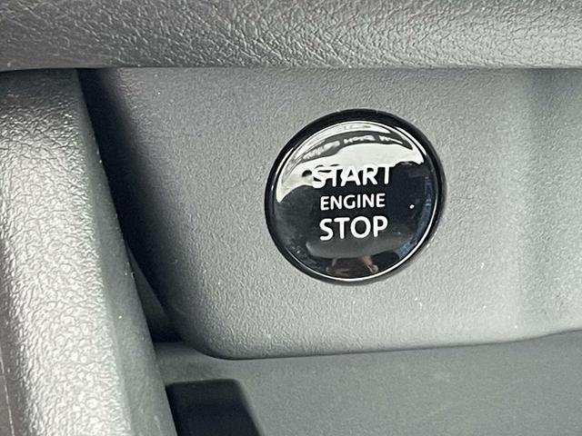 Photo of 2025 Glacier White Nissan Rogue