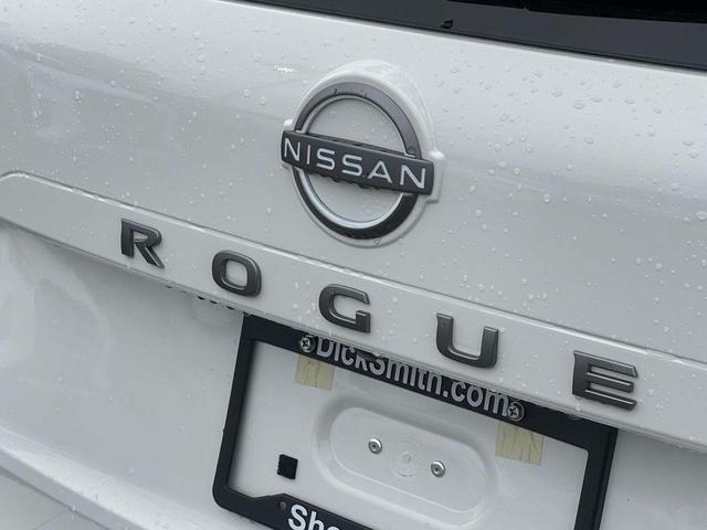Photo of 2025 Glacier White Nissan Rogue
