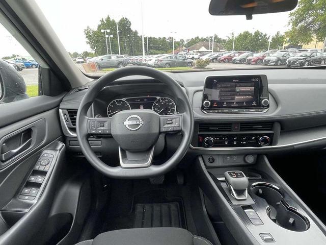 Photo of 2025 Glacier White Nissan Rogue