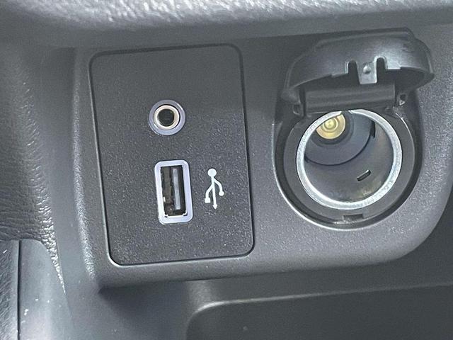 Photo of 2025 Brilliant Silver Metallic Nissan Versa