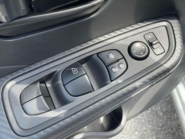 Photo of 2025 Brilliant Silver Metallic Nissan Versa