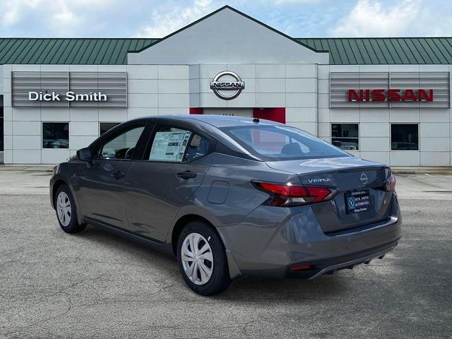 Photo of 2025 Gun Metallic Nissan Versa