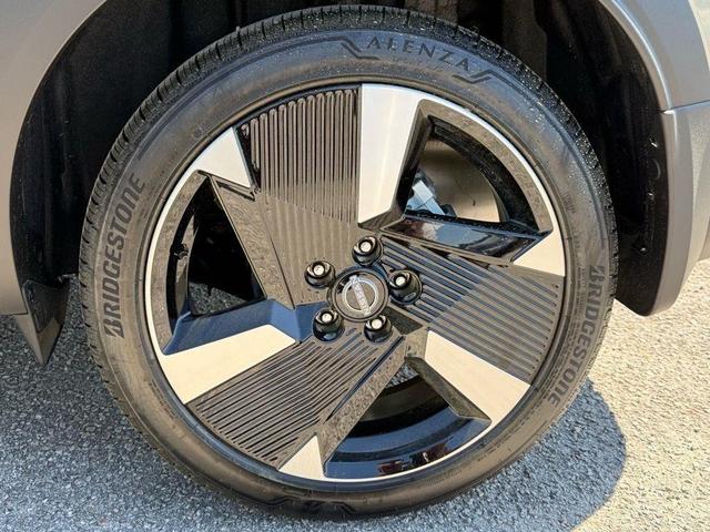 Photo of 2025 2t Gun Red Roof Nissan Kicks