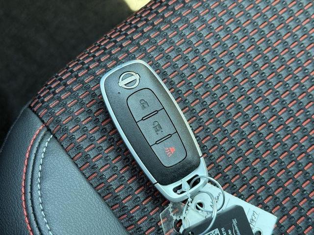 Photo of 2025 2t Gun Red Roof Nissan Kicks