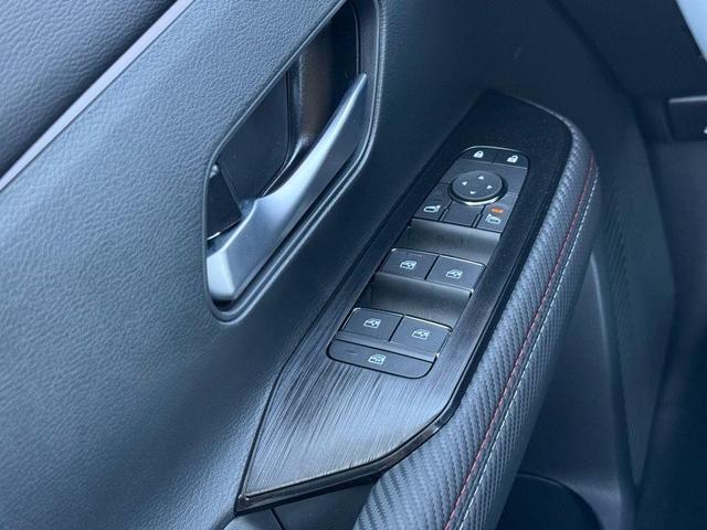 Photo of 2025 2t Gun Red Roof Nissan Kicks