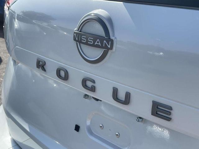 Photo of 2025 Everest White P Nissan Rogue