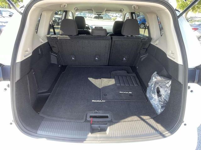 Photo of 2025 Everest White P Nissan Rogue