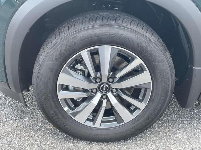Photo of 2025 Obsidian Green Nissan Pathfinder