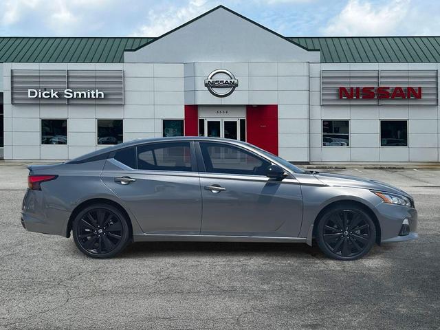 Photo of 2022 Gun Metallic Nissan Altima