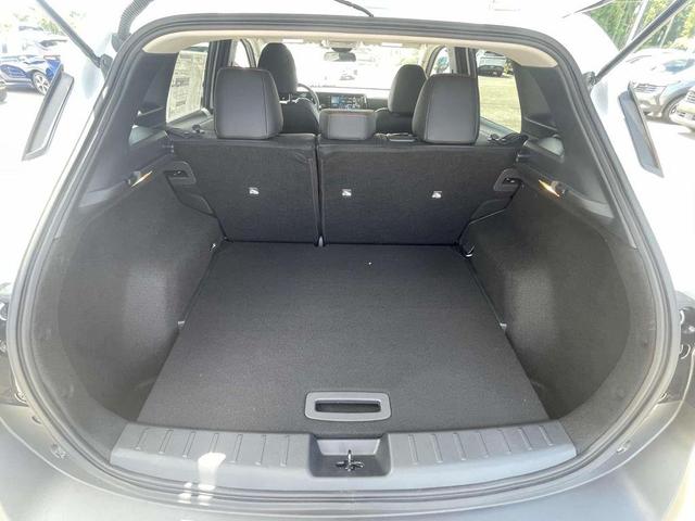 Photo of 2025 Aspen White Tri Nissan Kicks
