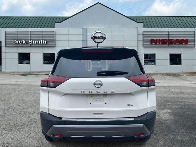 Photo of 2023 2 Tone White / Black Roof Nissan Rogue
