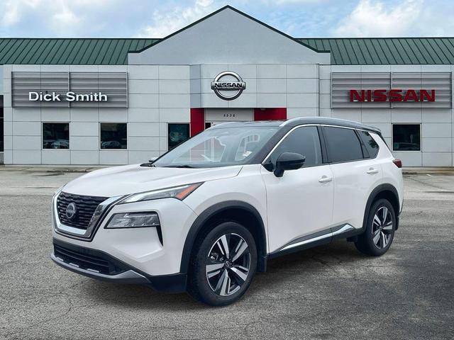 Photo of 2023 2 Tone White / Black Roof Nissan Rogue