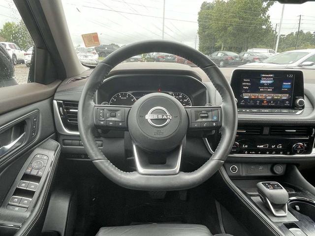 Photo of 2023 2 Tone White / Black Roof Nissan Rogue
