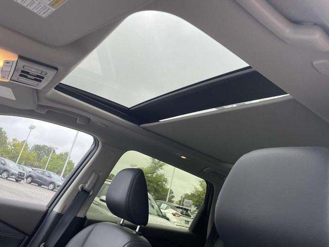 Photo of 2023 2 Tone White / Black Roof Nissan Rogue