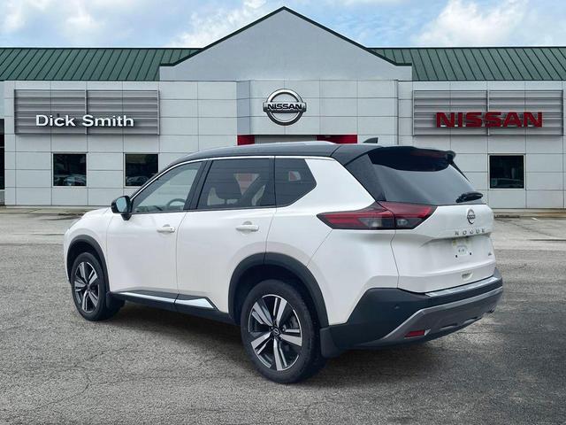 Photo of 2023 2 Tone White / Black Roof Nissan Rogue