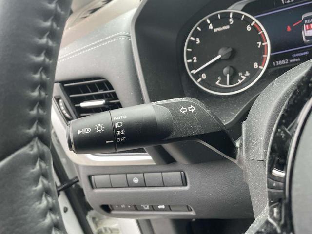Photo of 2023 2 Tone White / Black Roof Nissan Rogue
