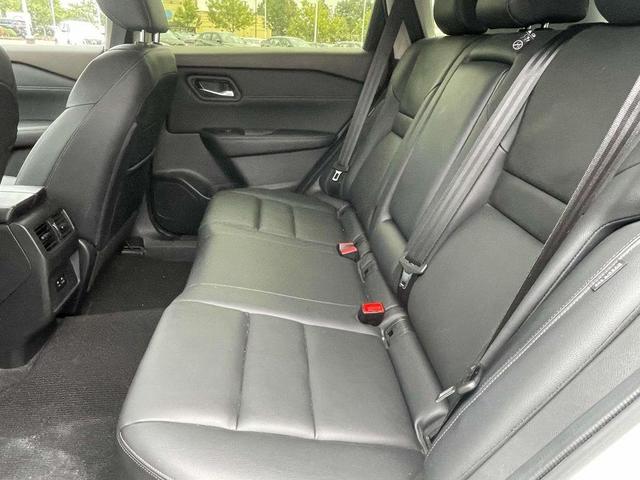 Photo of 2023 2 Tone White / Black Roof Nissan Rogue