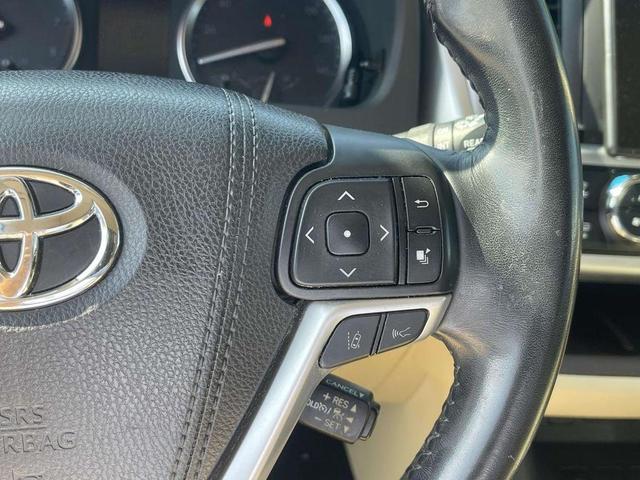 Photo of 2018 Gray Toyota Highlander