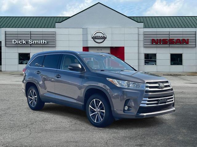Photo of 2018 Gray Toyota Highlander