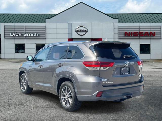 Photo of 2018 Gray Toyota Highlander