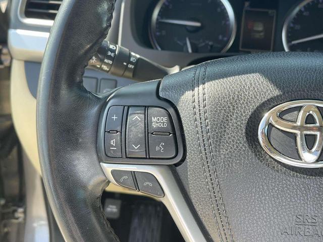 Photo of 2018 Gray Toyota Highlander