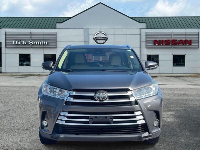 Photo of 2018 Gray Toyota Highlander