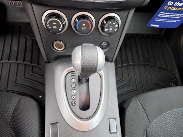 Photo of 2015 Silver Nissan Rogue Select