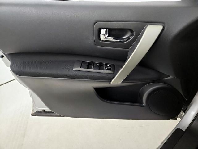 Photo of 2015 Silver Nissan Rogue Select
