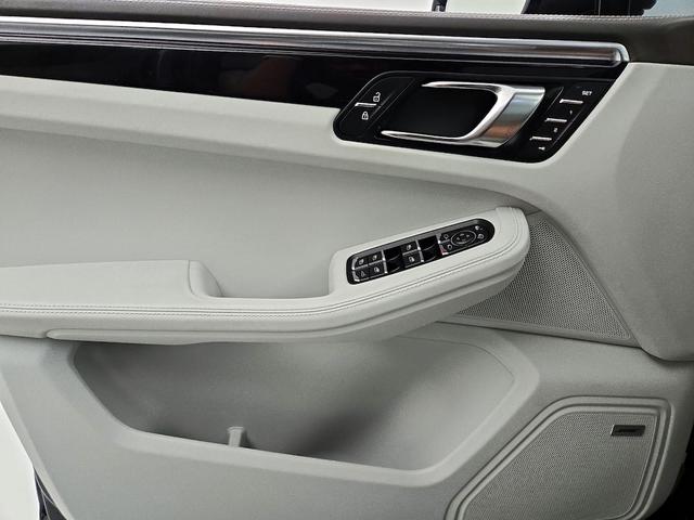 Photo of 2021 Blue Porsche Macan