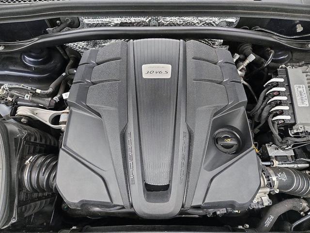 Photo of 2021 Blue Porsche Macan