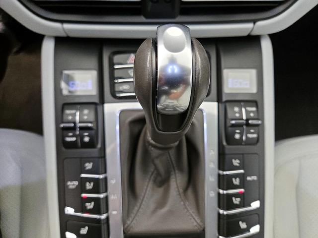 Photo of 2021 Blue Porsche Macan