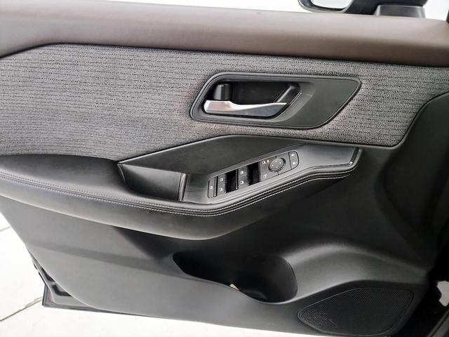 Photo of 2022 Black Nissan Rogue