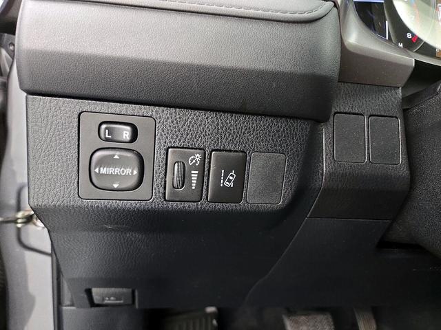Photo of 2017 Gray Toyota RAV4