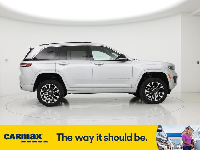 Photo of 2022 Silver Jeep Grand Cherokee