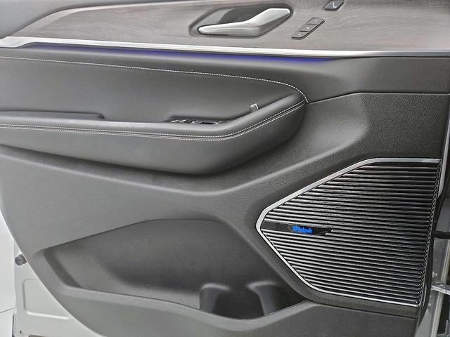 Photo of 2022 Silver Jeep Grand Cherokee