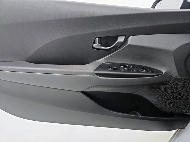 Photo of 2019 White Hyundai Veloster