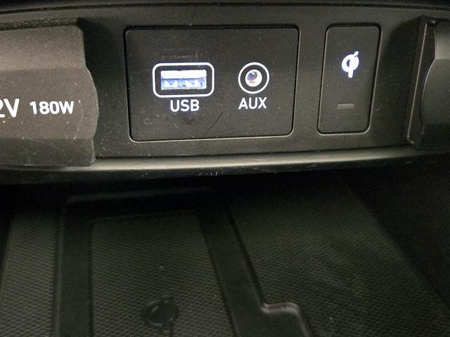 Photo of 2019 White Hyundai Veloster