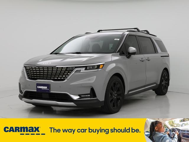 Photo of 2022 Gray Kia Carnival