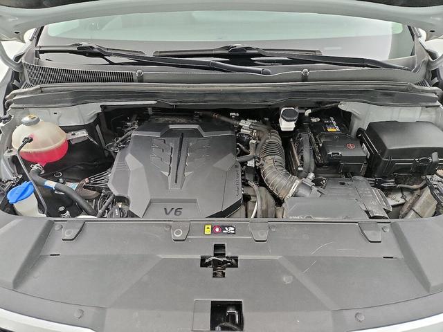Photo of 2022 Gray Kia Carnival