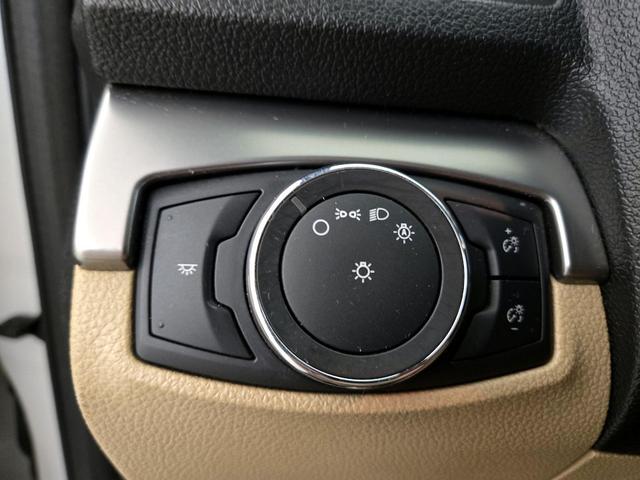 Photo of 2017 White Ford Explorer