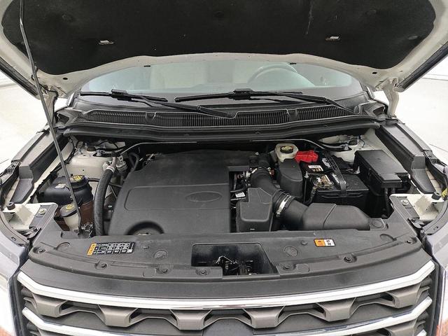 Photo of 2017 White Ford Explorer