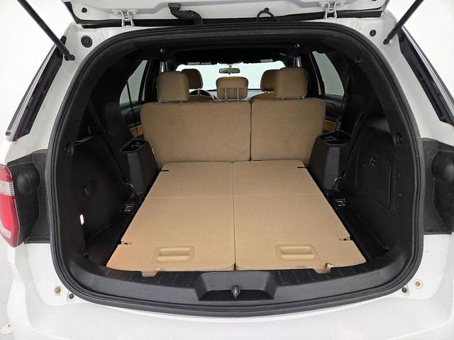 Photo of 2017 White Ford Explorer