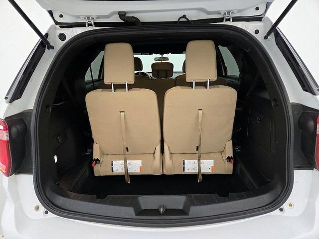 Photo of 2017 White Ford Explorer