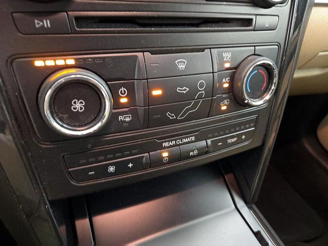 Photo of 2017 White Ford Explorer