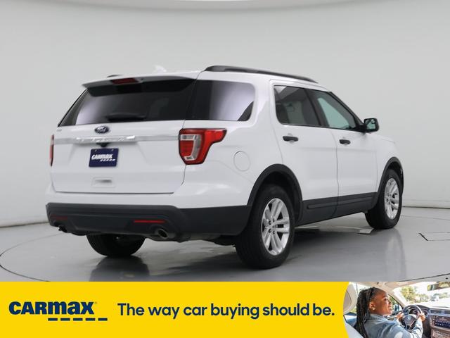 Photo of 2017 White Ford Explorer