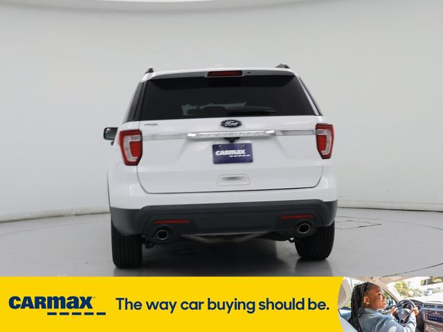 Photo of 2017 White Ford Explorer