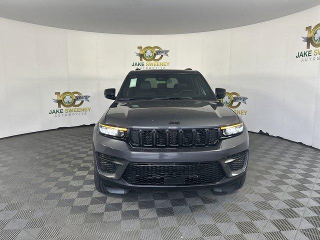 Photo of 2025 Metallic Jeep Grand Cherokee