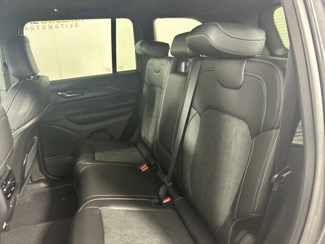Photo of 2025 Metallic Jeep Grand Cherokee